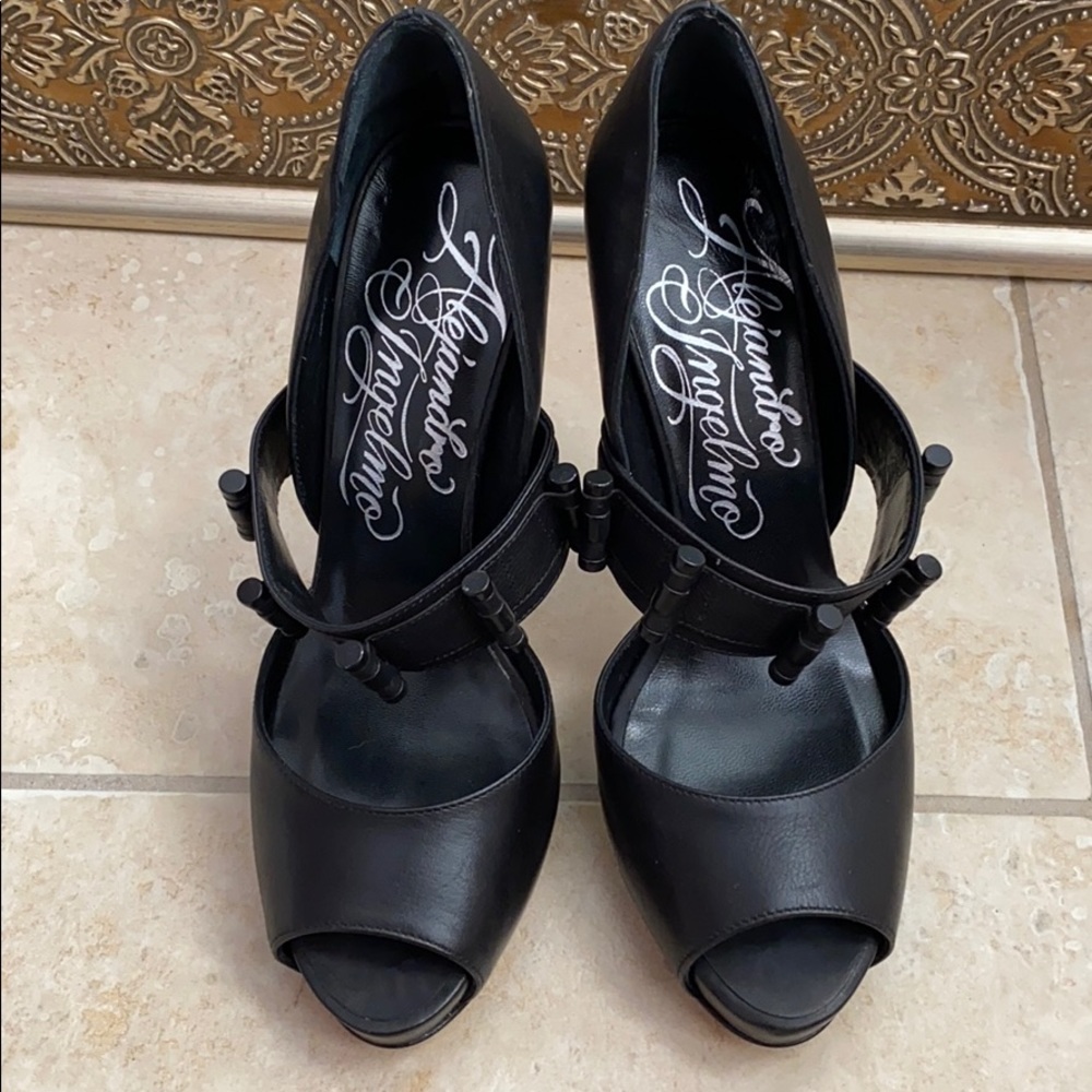 Heels - Picture 6 of 7